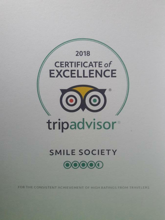 Smile Society Hostel Bangkok Exterior photo